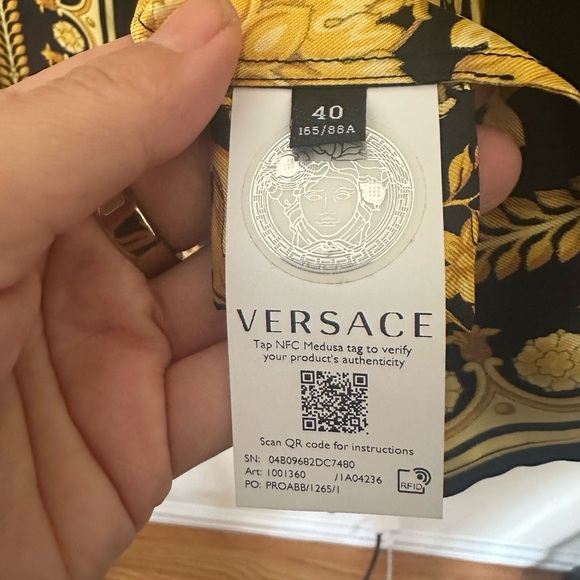 VERSACE Black and Gold  BAROCCO SILK SHIRT - Picture 5 of 6